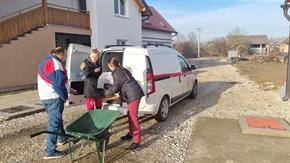 Slika: Podjela pakete hrane i higijene - općina Lekenik i Martinska Ves