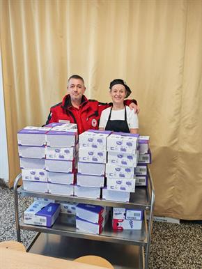 Slika: Donacija slatkih paketa razveselila djecu na području grada Siska