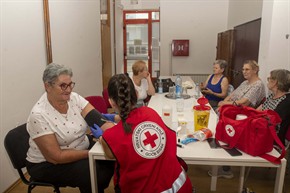 Slika: Mjerenje tlaka i šećera u sklopu projekta „AKTIVNO TIJELO, ZDRAV UM 3“