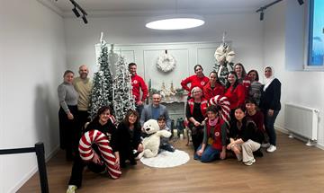 Slika: Sudjelovanje na kreativnoj radionici izrade božićnih ukrasa u Galeriji Kulturno-povijesnog centra SMŽ