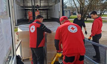 Slika: Podjela humanitarnih paketa u sklopu projekta Humanitarni paketi GDCK-a Virovitica i partnera