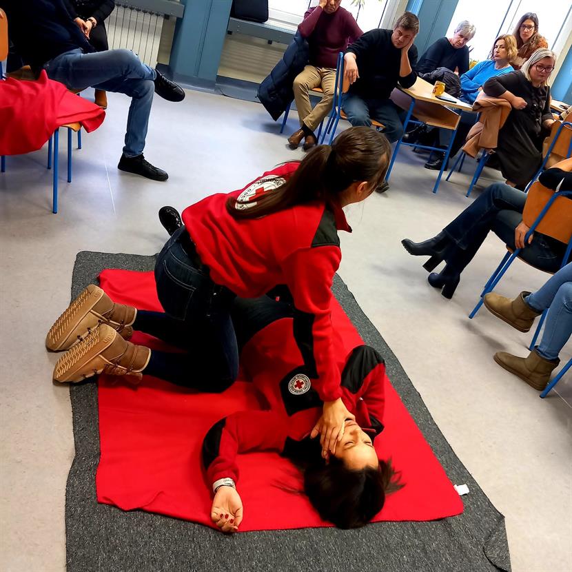 Slika: Radionica “Osnovni postupci prve pomoći” za učitelje Osnovne škole Sunja