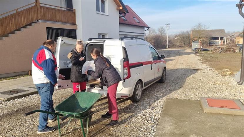 Slika: Podjela pakete hrane i higijene - Općina Lekenik i Martinska Ves