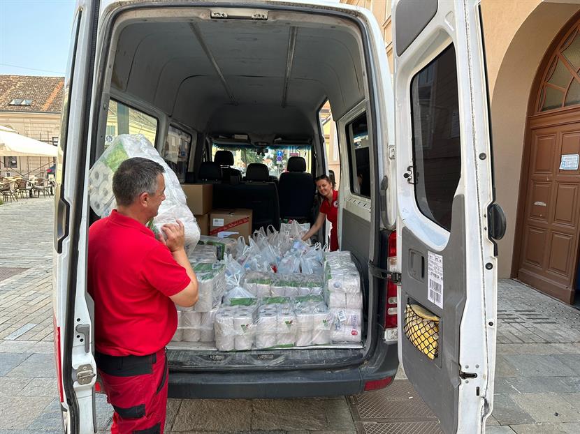 Slika: Dostava paketa higijenskih potrepština - projekt Okreni pedalu, pokreni promjenu 3
