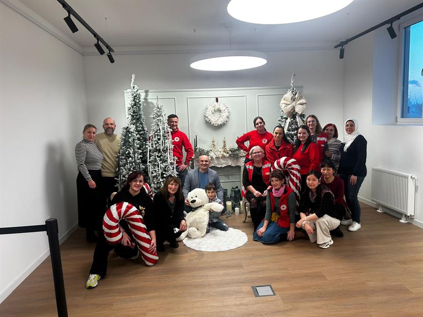 Slika: Sudjelovanje na kreativnoj radionici izrade božićnih ukrasa u Galeriji Kulturno-povijesnog centra SMŽ