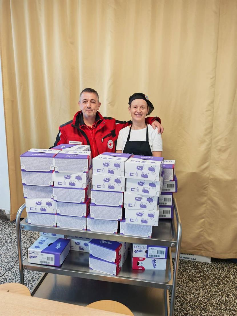 Slika: Donacija slatkih paketa razveselila djecu na području grada Siska